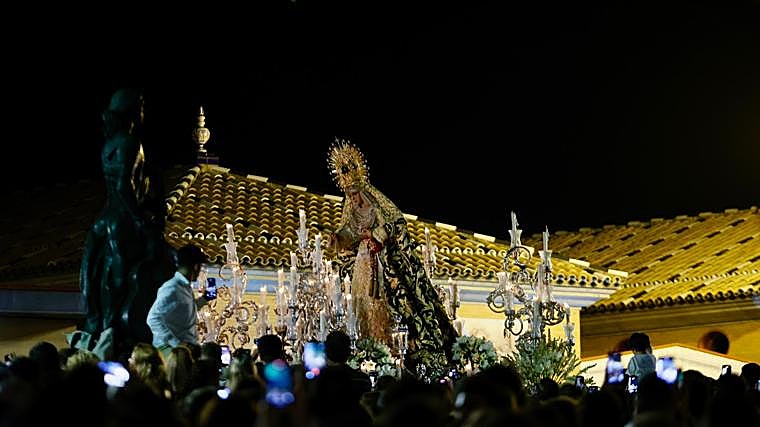 a Esperanza de Triana tras cruzar el puente