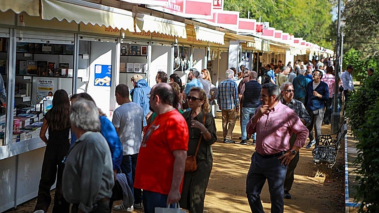La Feria del Libro de Sevilla se consolida tras contar con más de 130.000 visitantes