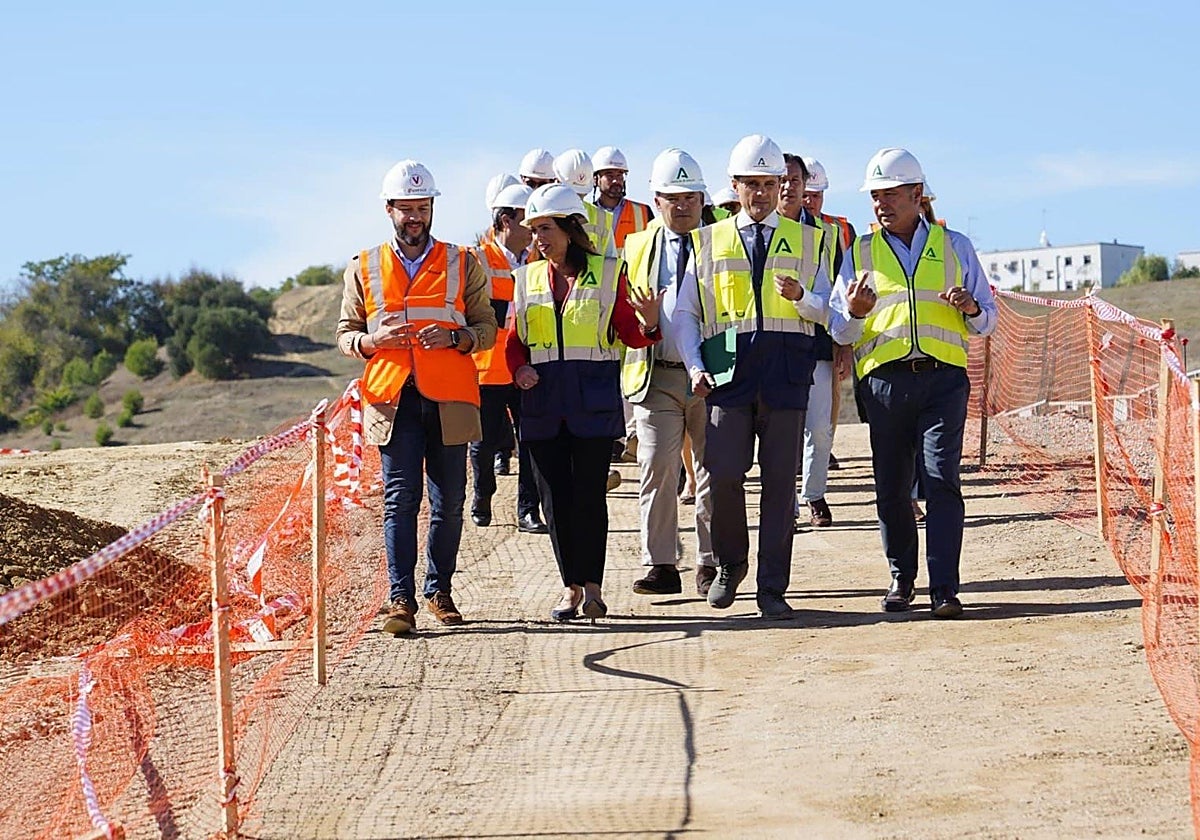 Rocío Díaz visita las obras del carril BUS-VAO del Aljarafe