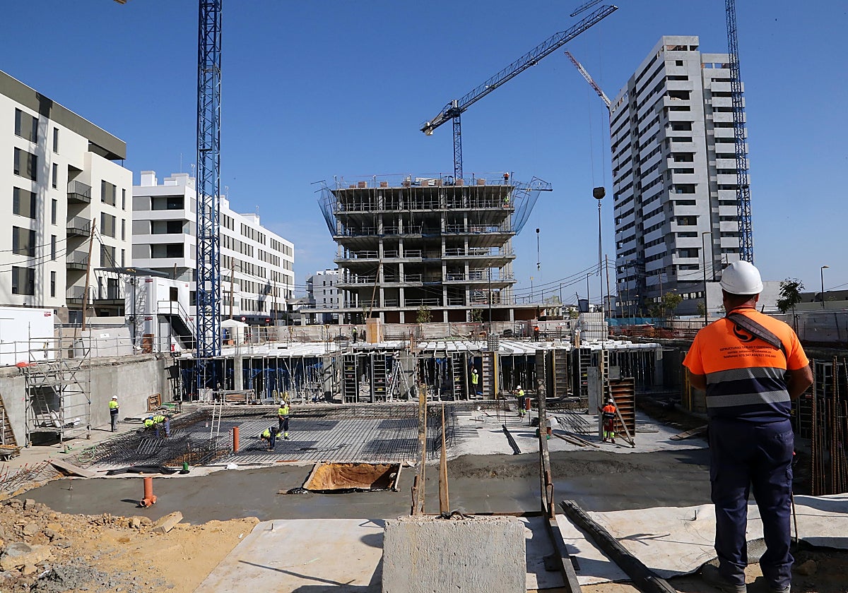 Construcción de varias promociones en la urbanización Isla Natura de Sevilla