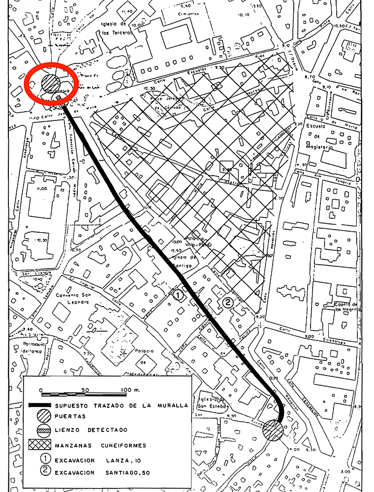 Dibujo del profesor Campos Carrasco (1993) con la ubicación en rojo de la posible puerta de Santa Catalina