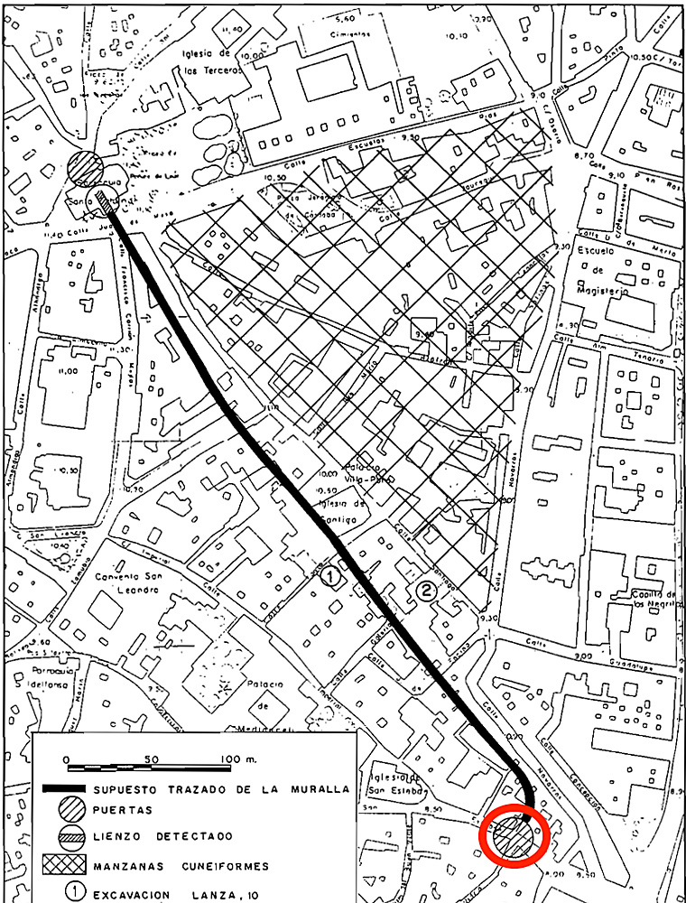 Dibujo del profesor Campos Carrasco (1993) con la ubicación en rojo de la posible puerta de Carmona en época romana altoimperial