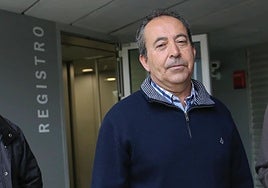 El presidente de Solidaridad del Taxi incumple la prohibición de recoger viajeros en el aeropuerto de Sevilla
