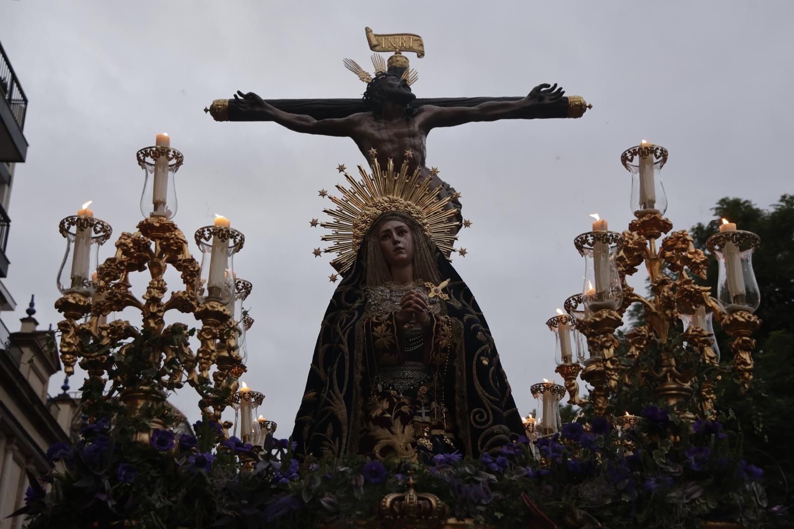El traslado de la hermandad del Museo a la Catedral de Sevilla, en imágenes