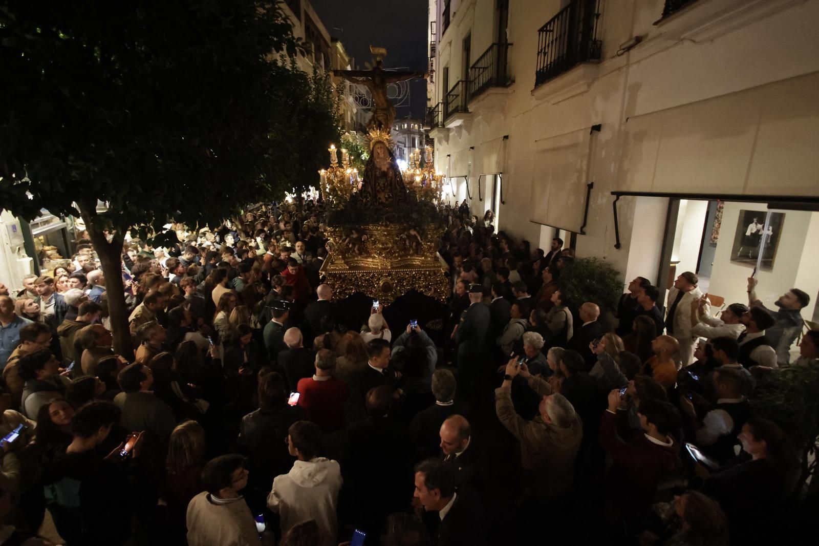 El traslado de la hermandad del Museo a la Catedral de Sevilla, en imágenes
