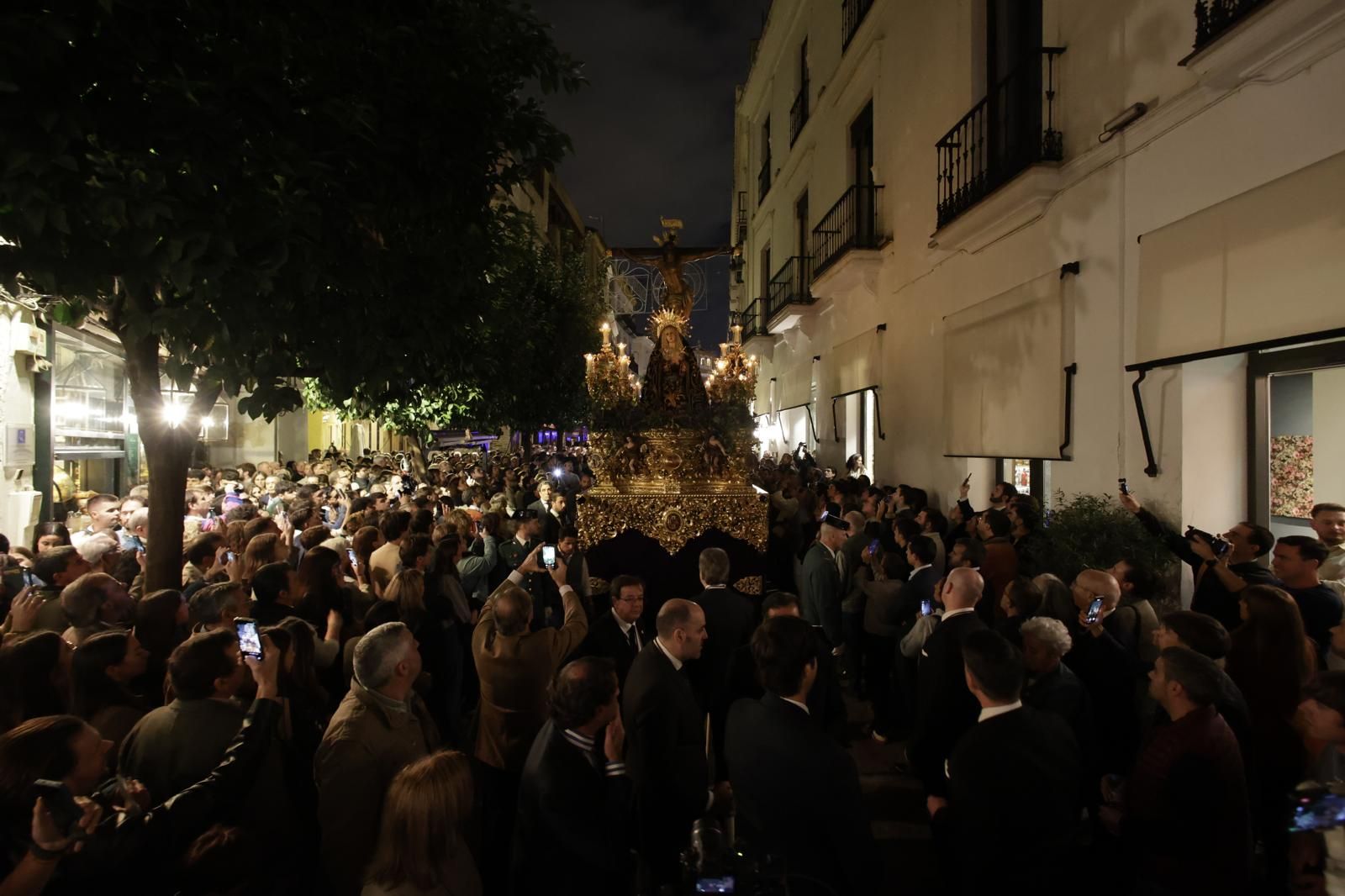 El traslado de la hermandad del Museo a la Catedral de Sevilla, en imágenes
