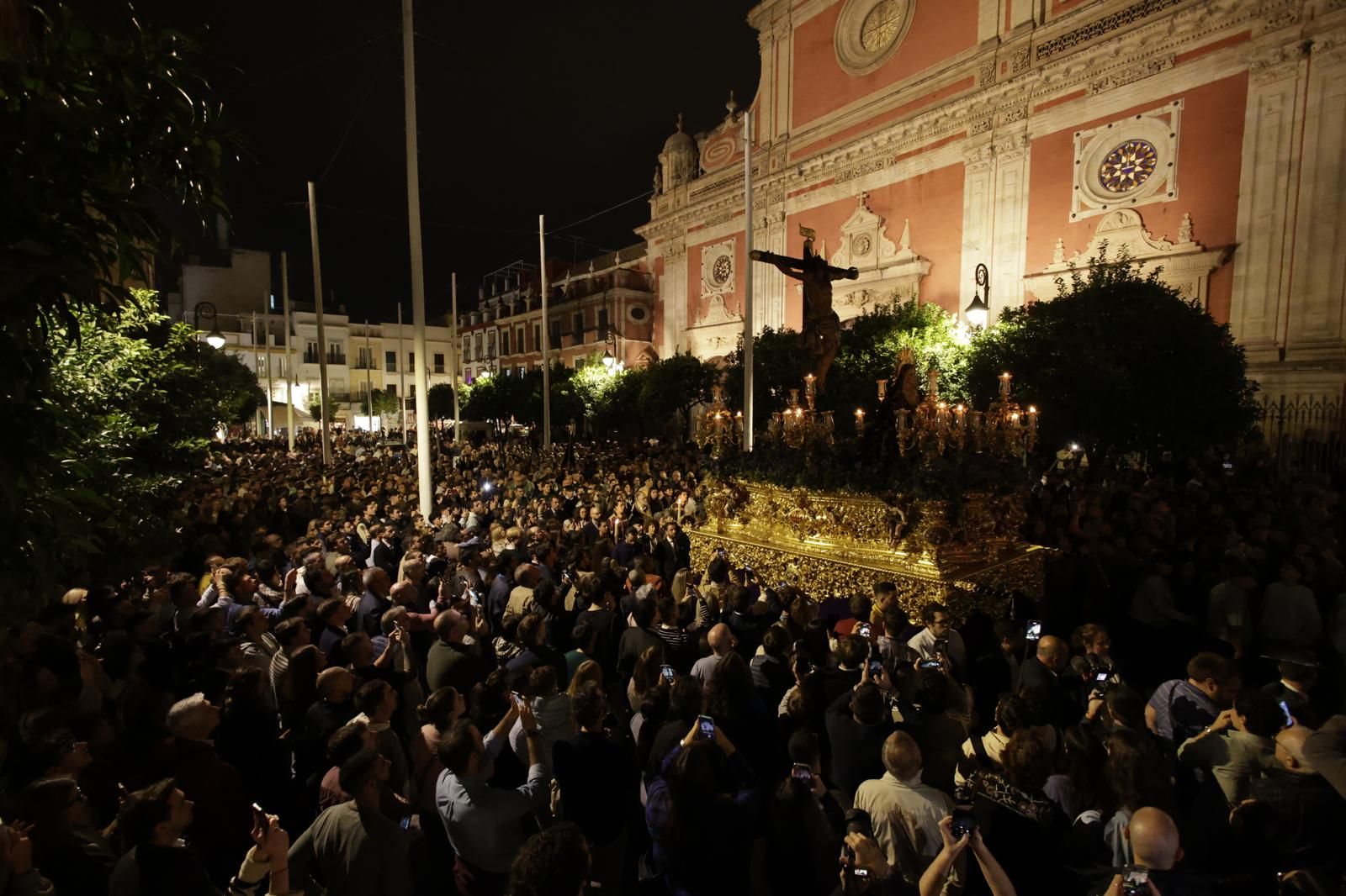 El traslado de la hermandad del Museo a la Catedral de Sevilla, en imágenes