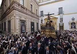 Sevilla viaja en el tiempo con un Museo andante de la Semana Santa