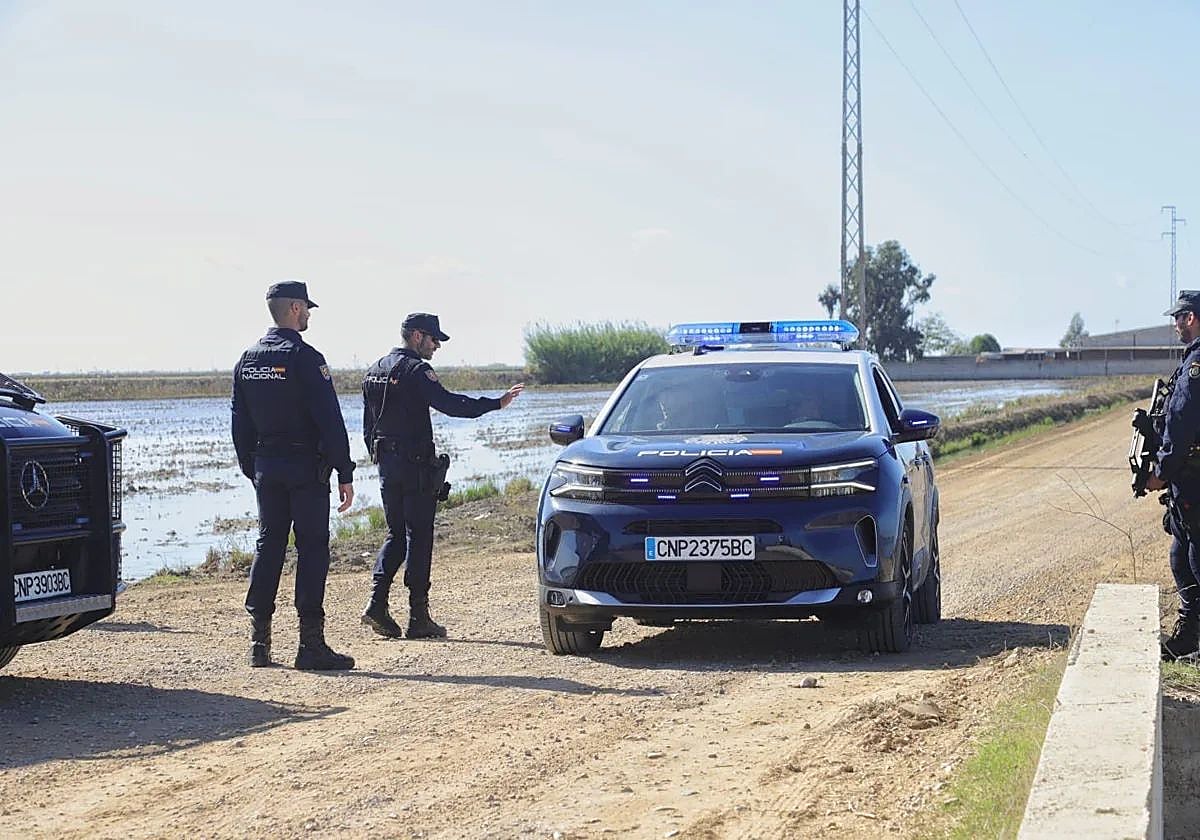 Agentes en la operación en Isla Mayor
