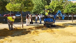 Los parques infantiles de Los Bermejales y Sevilla Este contarán con juegos inclusivos y accesibles