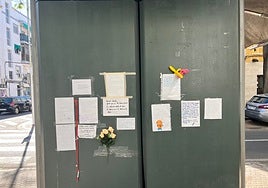 Flores y cartas despiden a Vicente, el quiosquero  del barrio de la Macarena