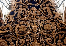 El manto de José Recio para la Esperanza de Triana que acabó en Ronda