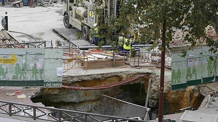 Socavón provocado por las obras del metro en 2008