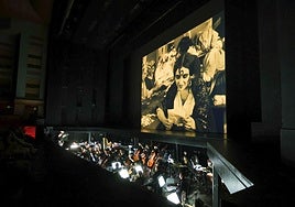 La Sinfónica de Sevilla estrena en el Maestranza la música de Tobías Schwencke  para la 'Carmen' de Lubitsch