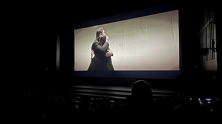 Farruquito and El Moreno embrace in the final scene