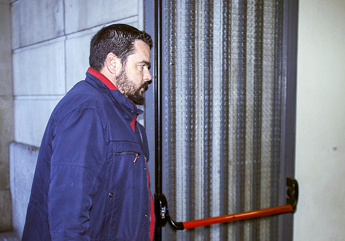 El alcalde de Gines, Romualdo Garrido, en los juzgados en 2020 por el caso de la Pará de Gines