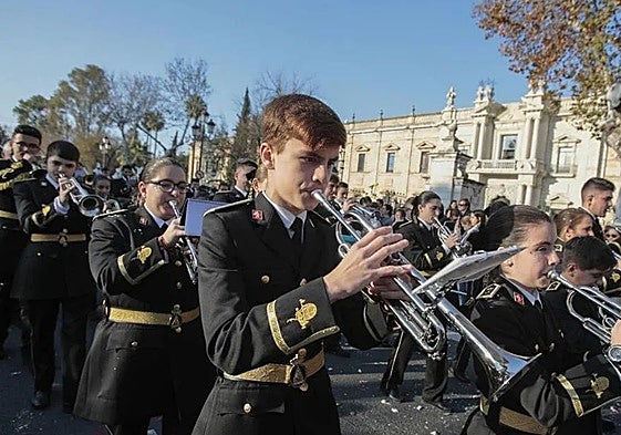 Músicos de la agrupación Virgen de las Reyes juvenil
