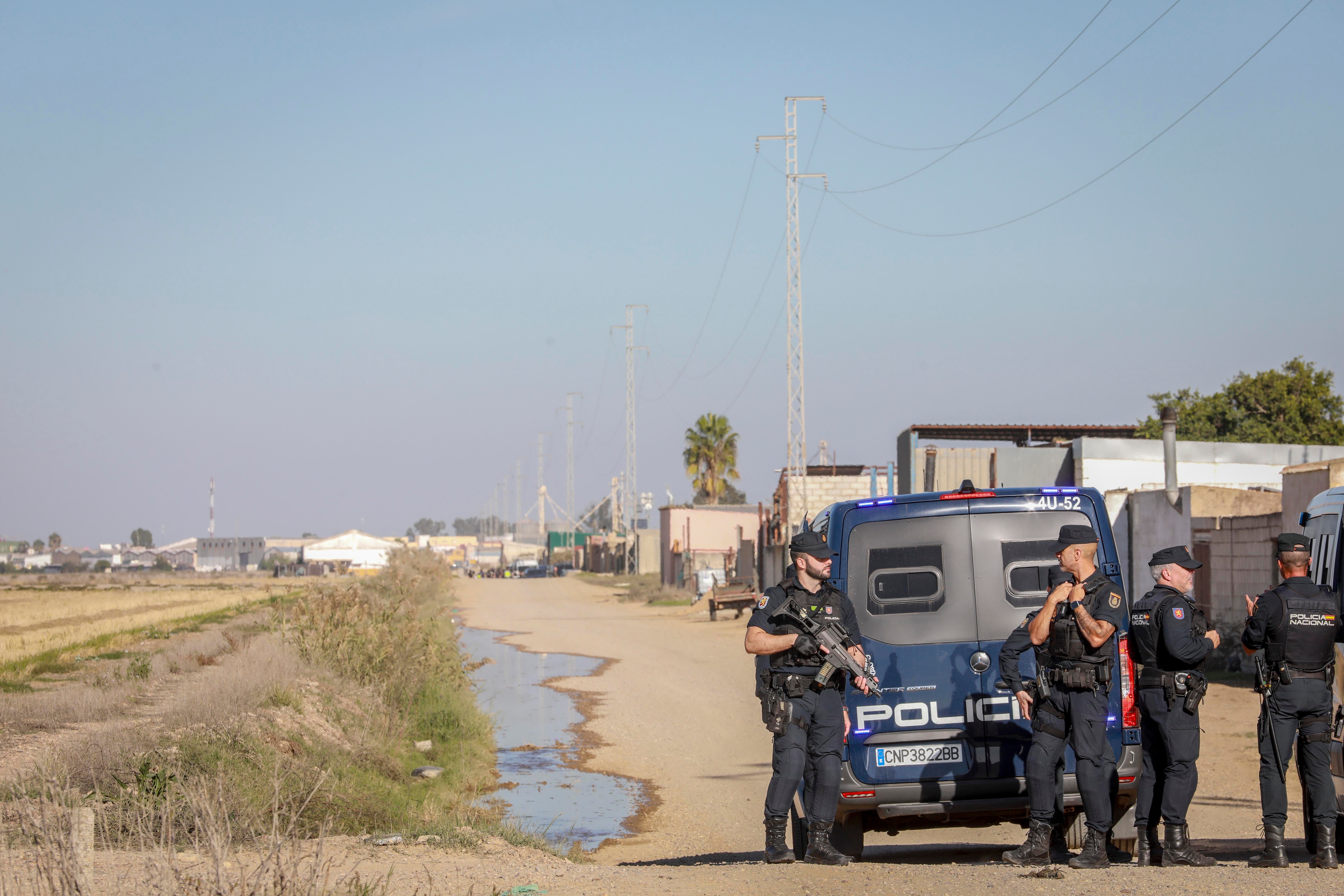 Isla Mayor, entre la ley del silencio y el estigma del narco, en imágenes