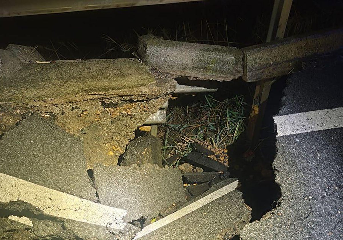 La SE-20 seguirá cortada por los daños ocasionados por la borrasca Claudia