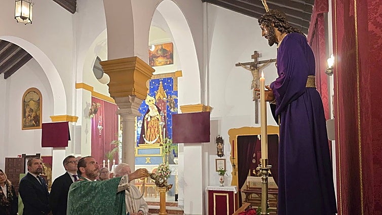 La parroquia del Reposo de la Corza bendice al Cautivo procedente de Santa Marina