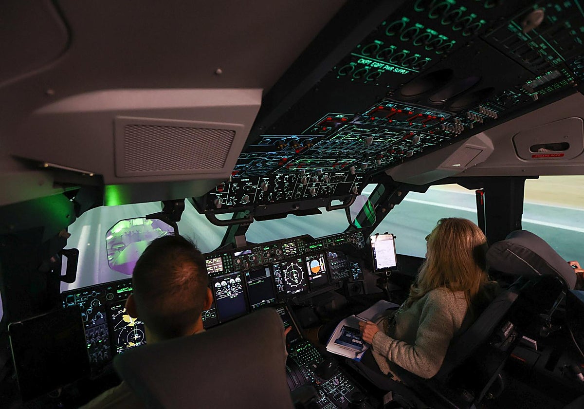 Simulador del A400M por el que han pasado centenares de alumnos desde 2013