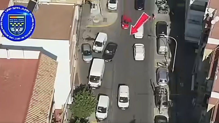 La Policía Local de San Juan de Aznalfarache multa a los coches en doble fila con un dron
