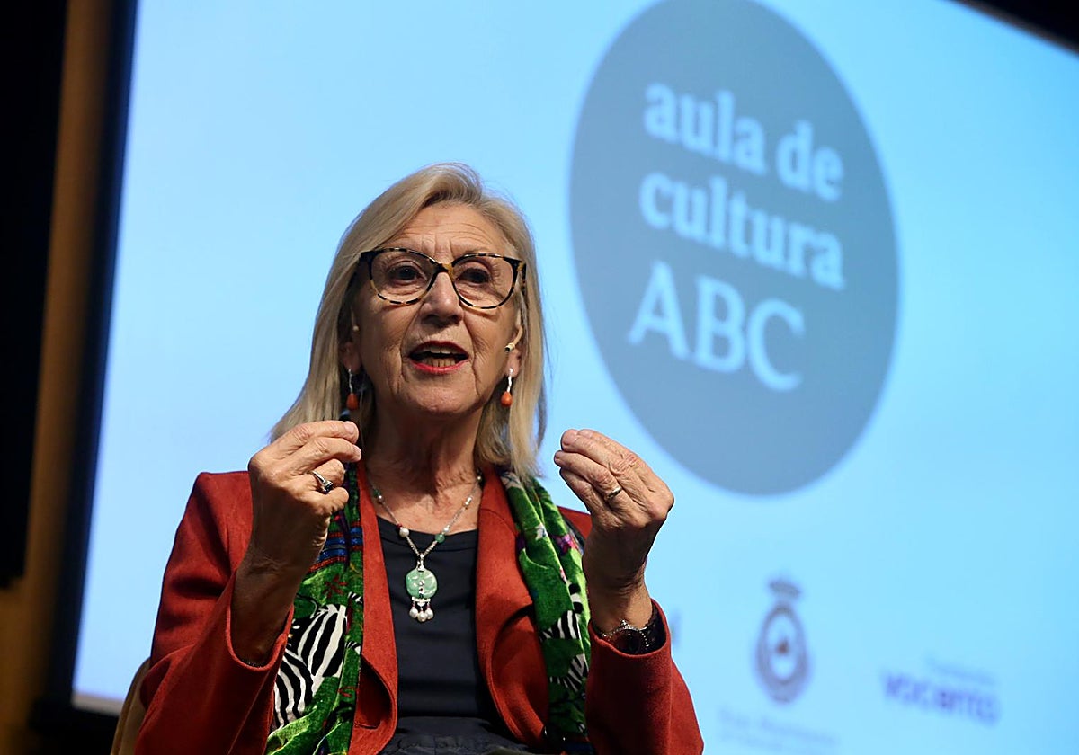La que fuera líder de UPyD, Rosa Díez, en su intervención en el Aula de Cultura de ABC