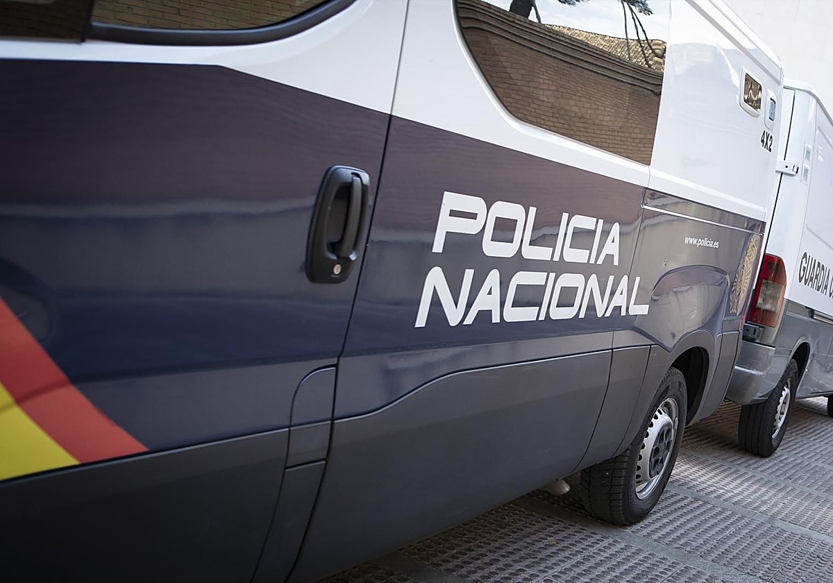 Un camión de la Policía Nacional
