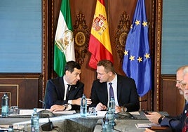 El comisario europeo de Agricultura rebaja al 10% posible retroceso de PAC y Juanma Moreno pide que proteja el campo andaluz