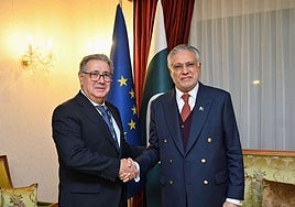 Juan Ignacio Zoido se reune con el viceprimer ministro de Pakistán para abordar la problemática de los bordados