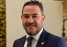 El sevillano Antonio Navarro, presidente de los Decanos de Económicas de España