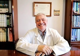 Miguel Saldaña, cirujano experto: «El riesgo de morir en quirófano es muy pequeño»