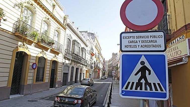 Hasta 3.000 euros: la costosa multa que el Ayuntamiento de Sevilla pondrá por romper señales de tráfico