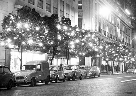 Imagen secundaria 1 - Estampas de la iluminación de los años sesenta y setenta en Sevilla