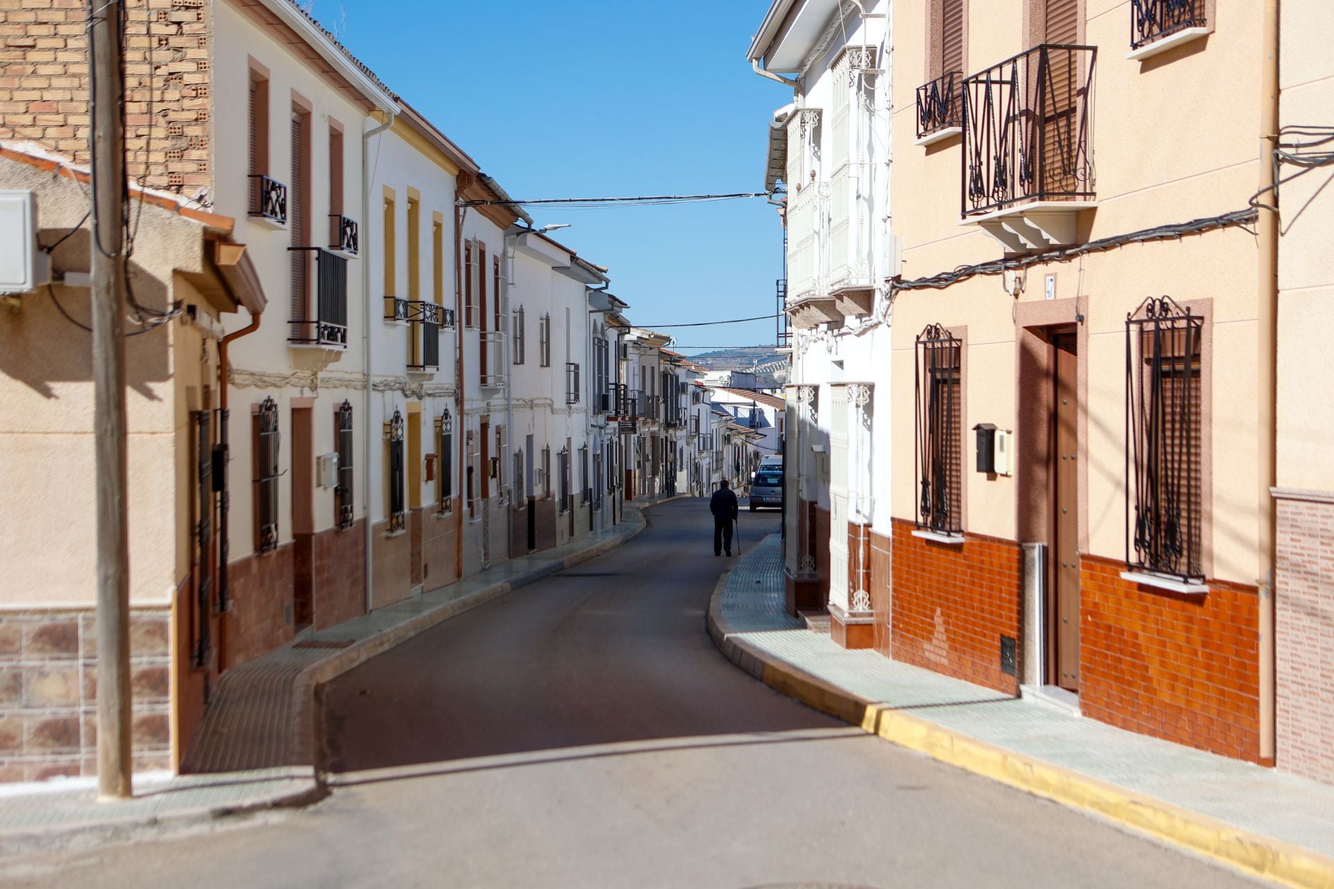 Viaje al pueblo sevillano de Paqui, la mujer de Santos Cerdán, en imágenes