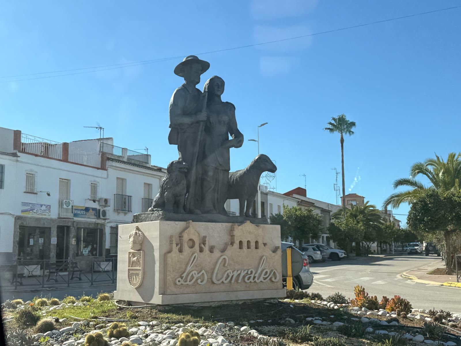 Viaje al pueblo sevillano de Paqui, la mujer de Santos Cerdán, en imágenes