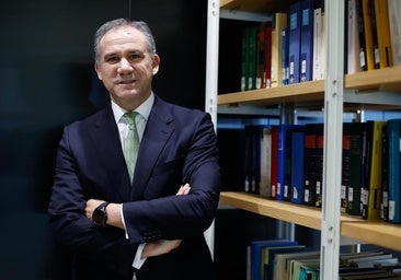 José Moya Yoldi, abogado, socio director de Cuatrecasas en Sevilla: «Mi padre fue el único no jurista de la familia y yo soy el único que no trabaja en Persán»