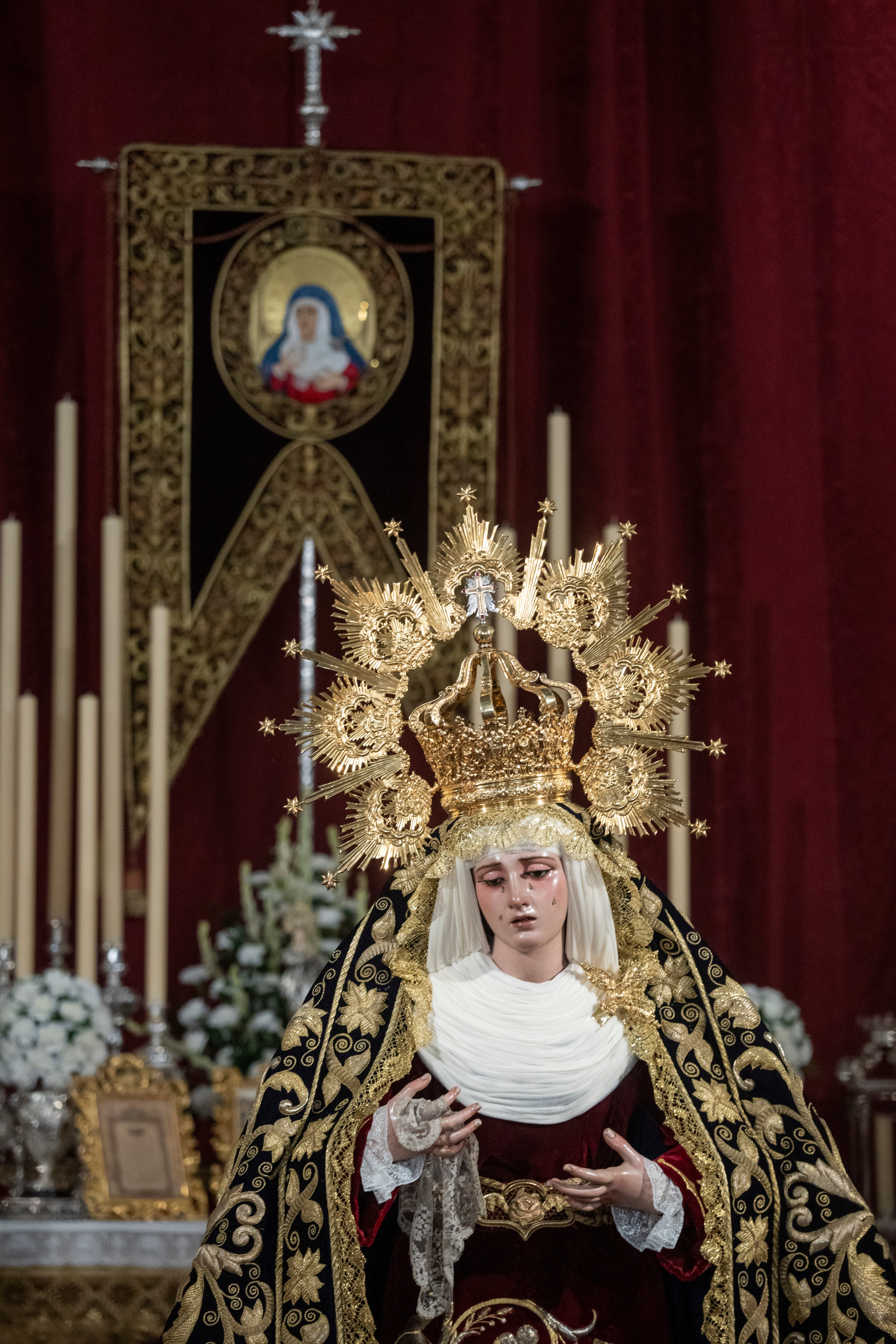 El besamanos de la Caridad del Baratillo y Presentación del Calvario, en imágenes