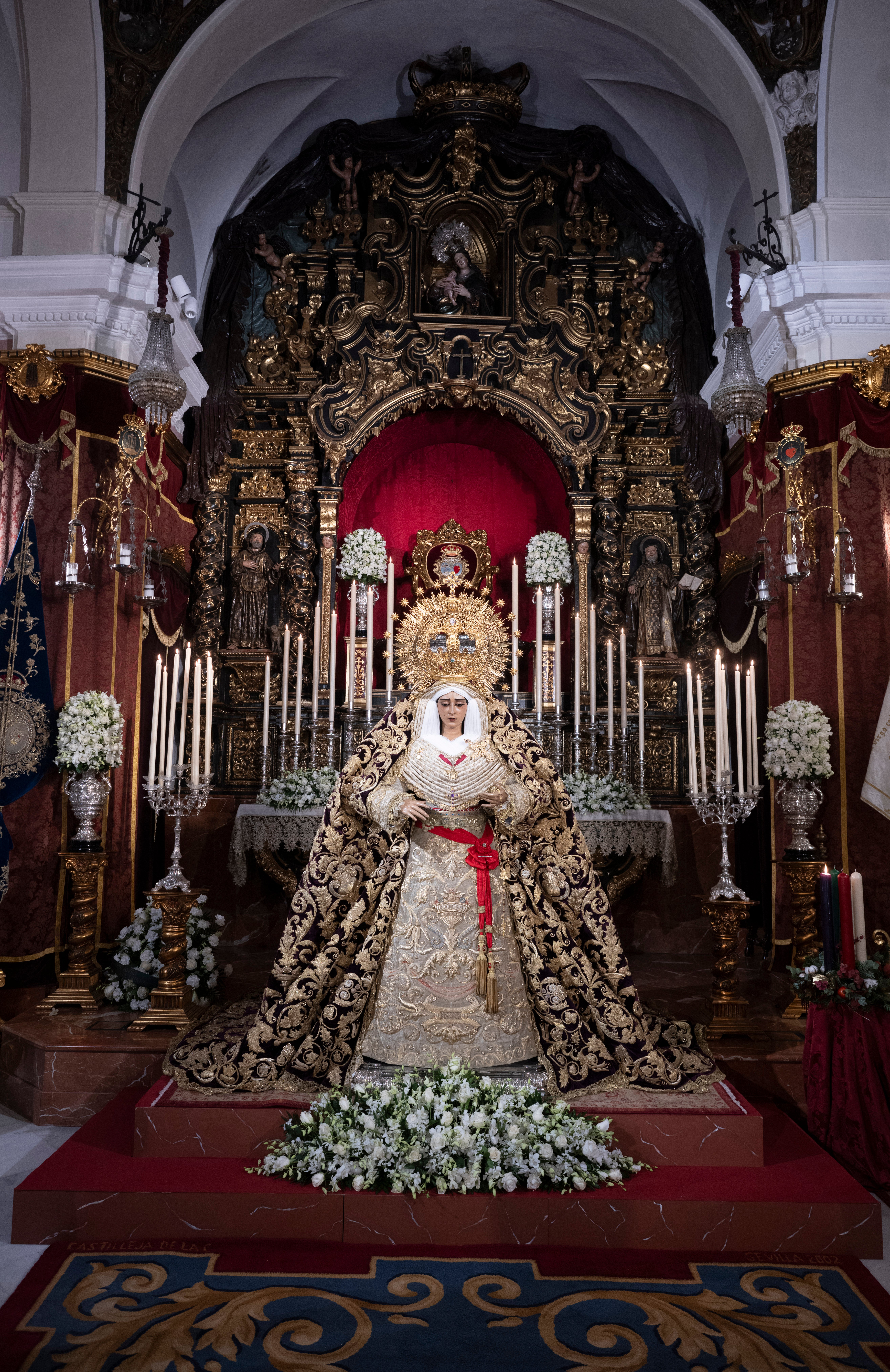 El besamanos de la Caridad del Baratillo y Presentación del Calvario, en imágenes