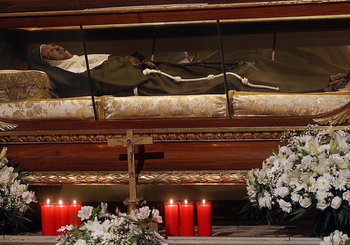 Momia de Doña María Coronel en el Monasterio de Santa Inés