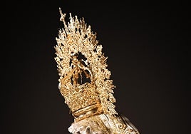 Retirada del culto la Virgen del Carmen para ser restaurada por Laura Pérez