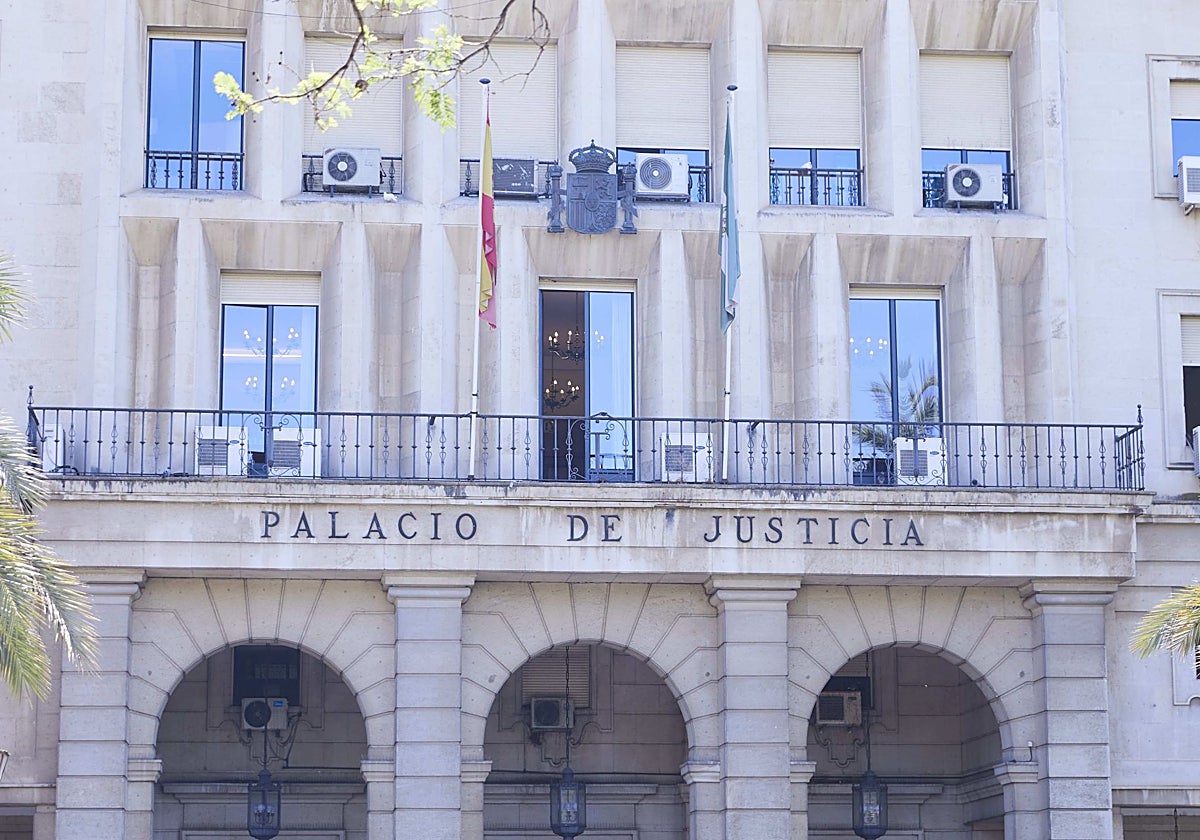 Fachada de la Audiencia de Sevilla