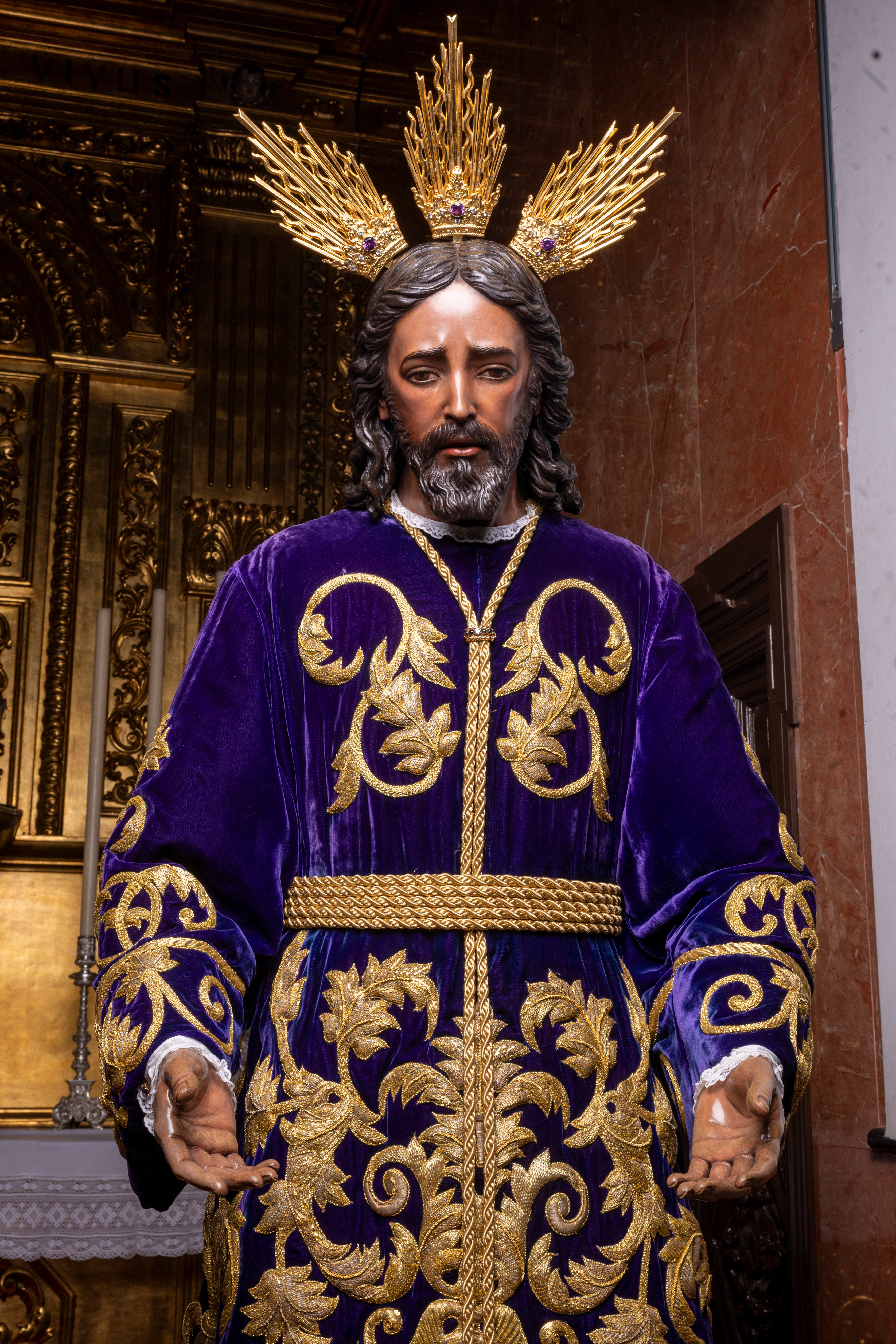 La reposición al culto de los titulares de los Panaderos, en imágenes