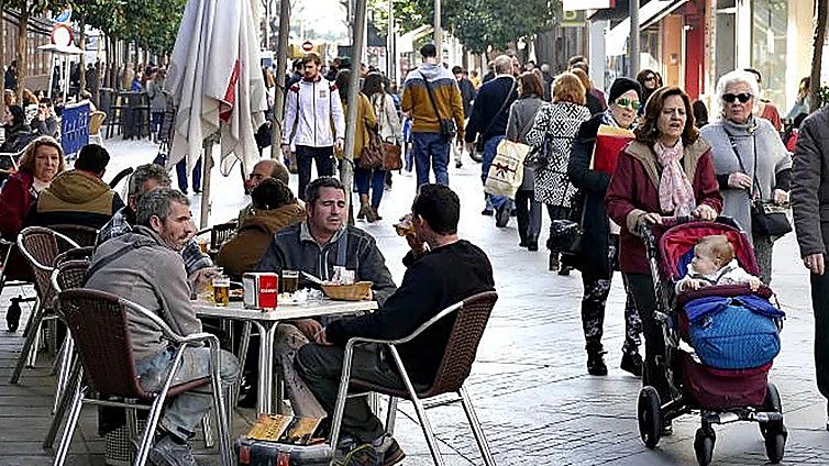 Sevilla es la gran ciudad que menos crece en población