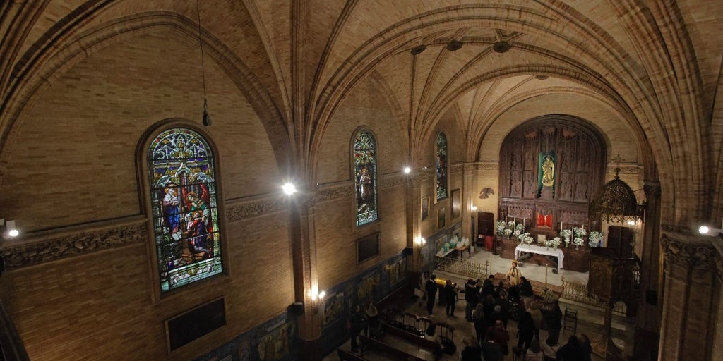 Los Javieres comienza su nueva vida en los Jesuitas llenando de fieles la capilla de los Luises