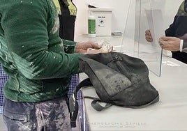 Localizado el dueño del sobre con dinero extraviado en Sevilla: era un albañil que lo ha recuperado por las redes sociales