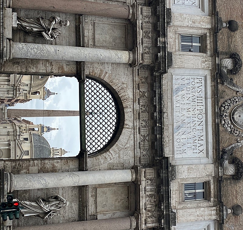 Porta del Popolo, junto a la Piazza del Poppolo, por donde entraba la Via Flaminia a la ciudad de Roma