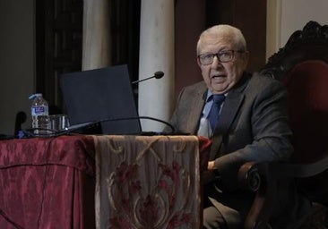 La Real Academia de Bellas Artes suspende la conferencia de Arquillo tras recibir un burofax de la Macarena