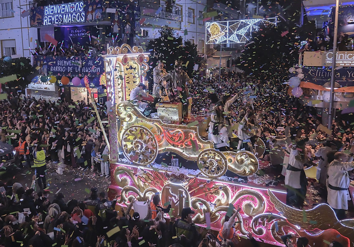 La Cabalgata de Reyes Magos a su paso por la calle Asunción