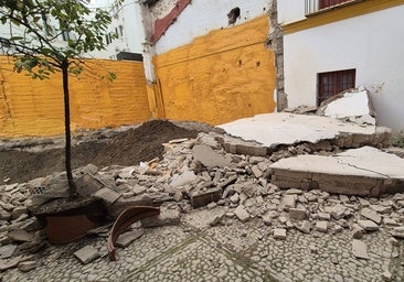 Se cae un muro en el patio de los maestrantes de la obra contigua a la Maestranza de Sevilla